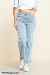 Light Washed Relaxed Fit Jean