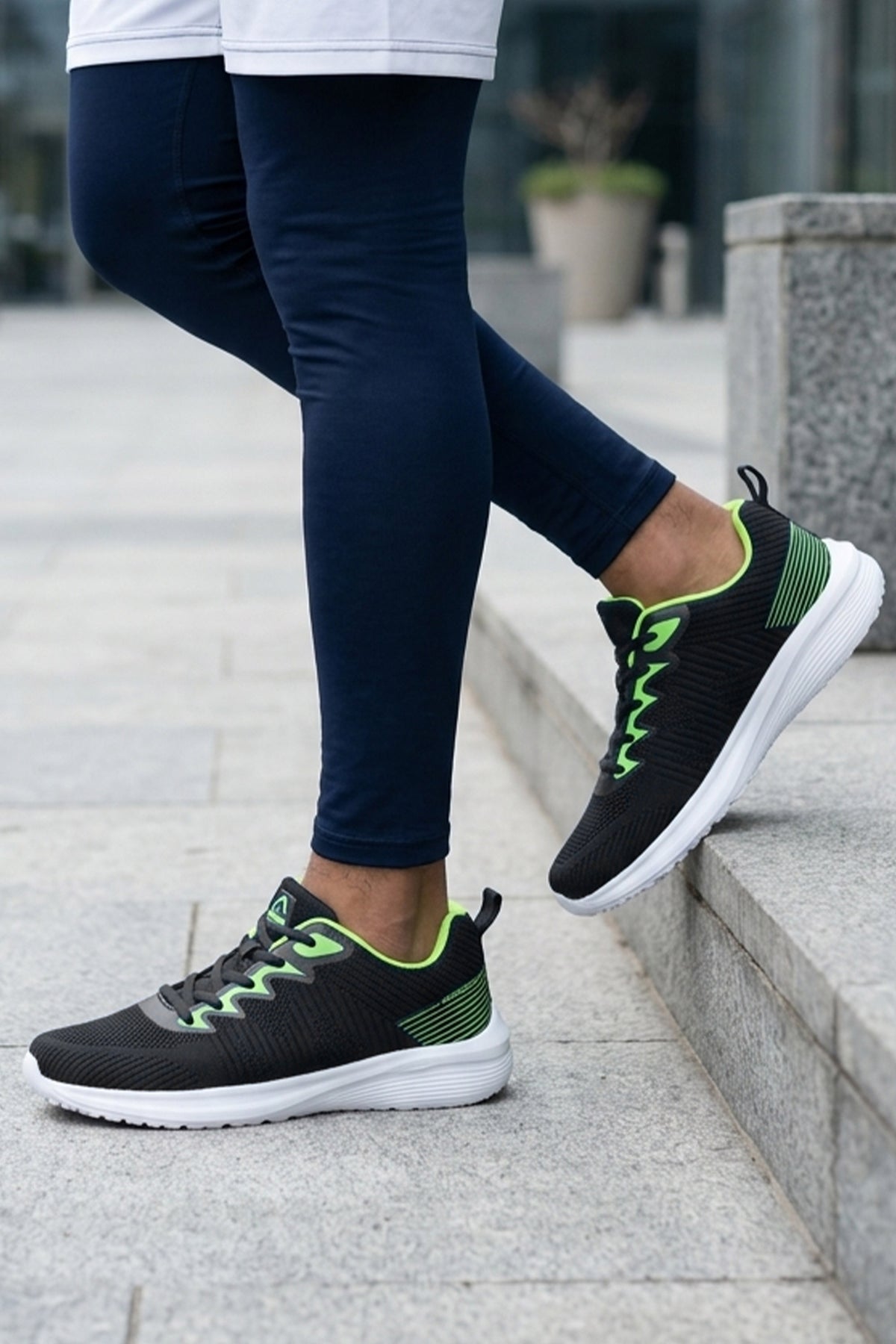 BellaStride Motion Sneaker Shoe - NAVY