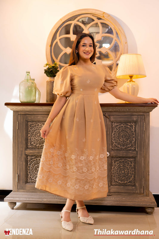 Tendenza Embroidered Puff Sleeve Midi Dress