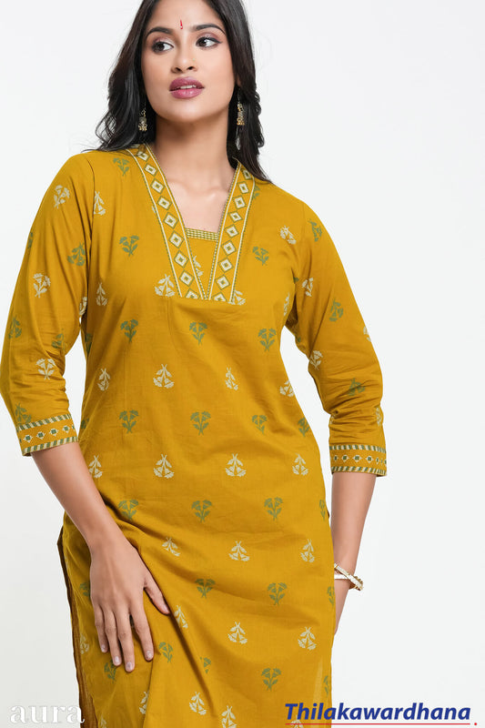 Aura Embroidered Kurtha Set