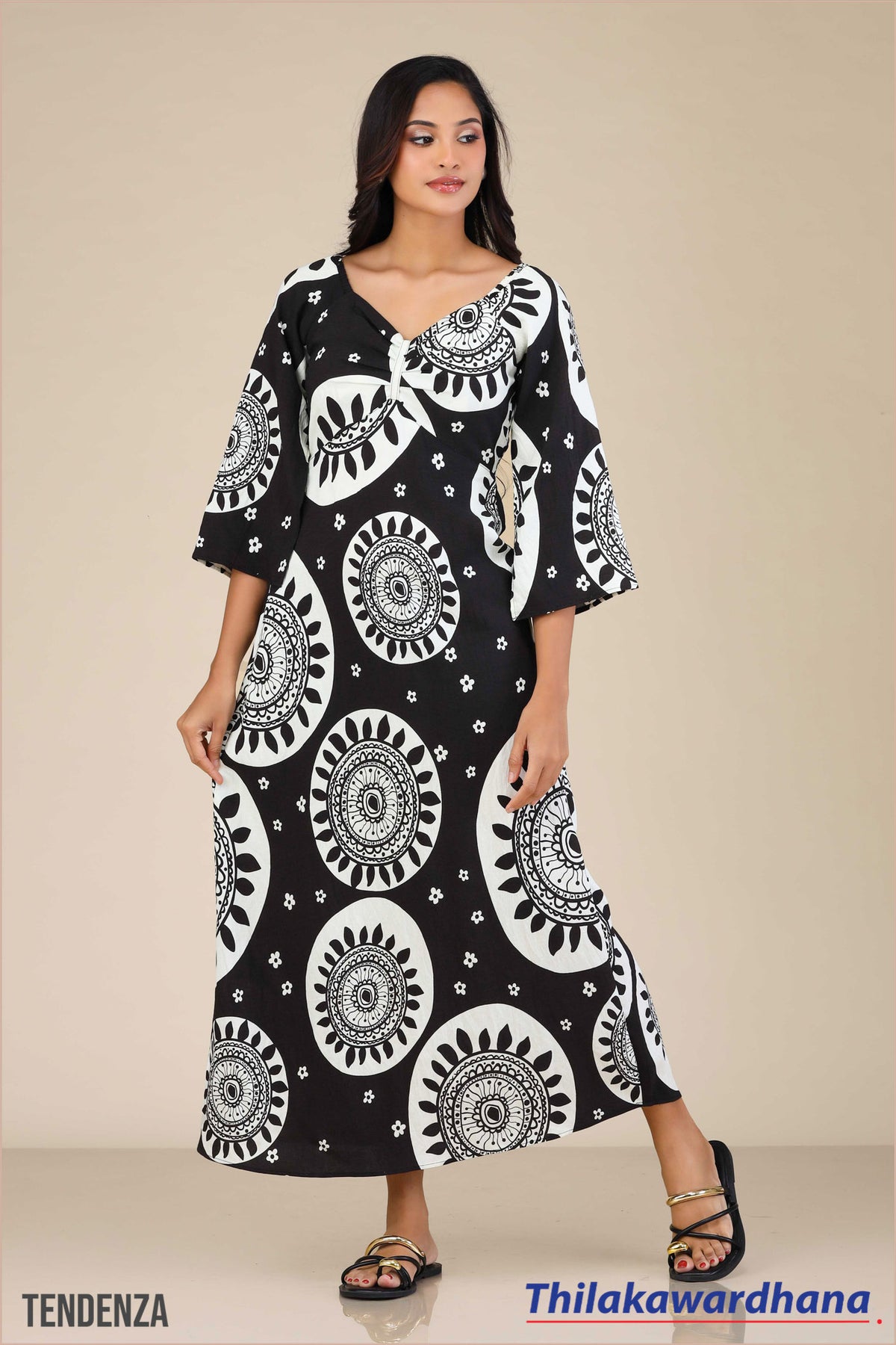 Tendenza V Neck Detailed Maxi Dress
